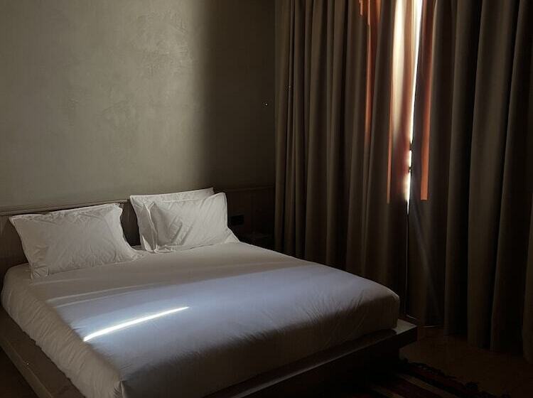 标准间, Faces & Places Boutique