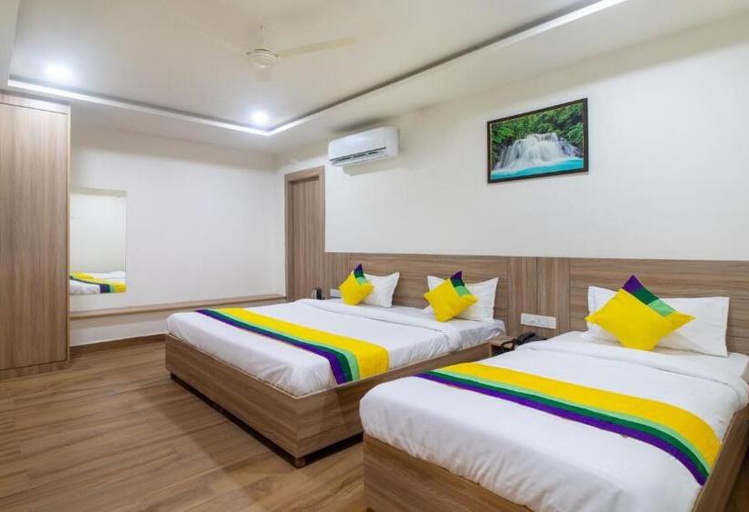デラックスルーム, Itsy Hotels Krishna Residency, Govardhan Chauraha