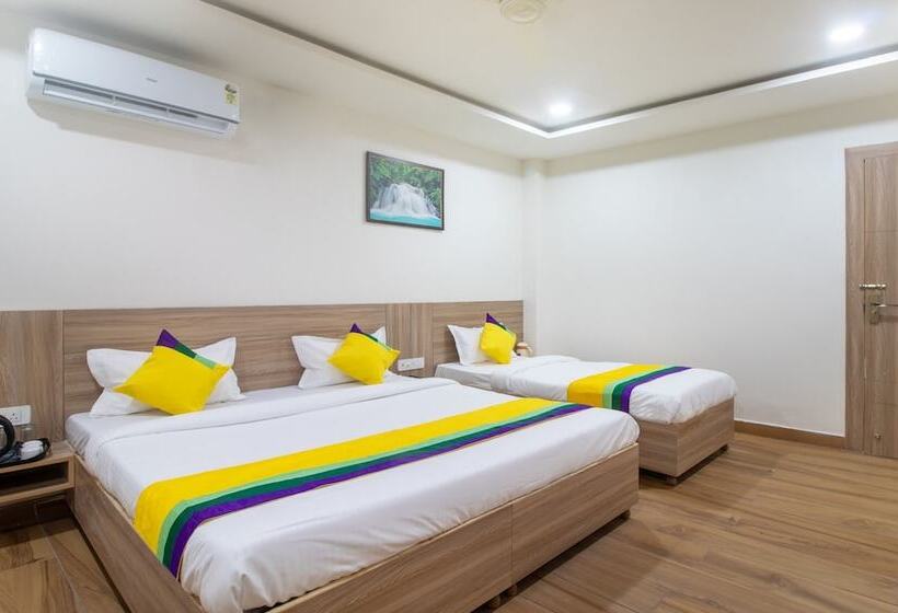 デラックスルーム, Itsy Hotels Krishna Residency, Govardhan Chauraha