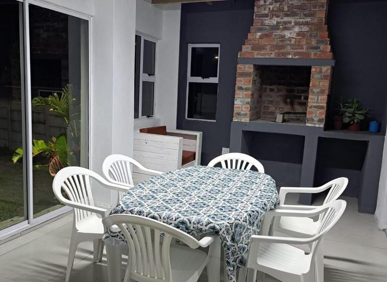 סטודיו משפחתי, Zufike Guesthouse