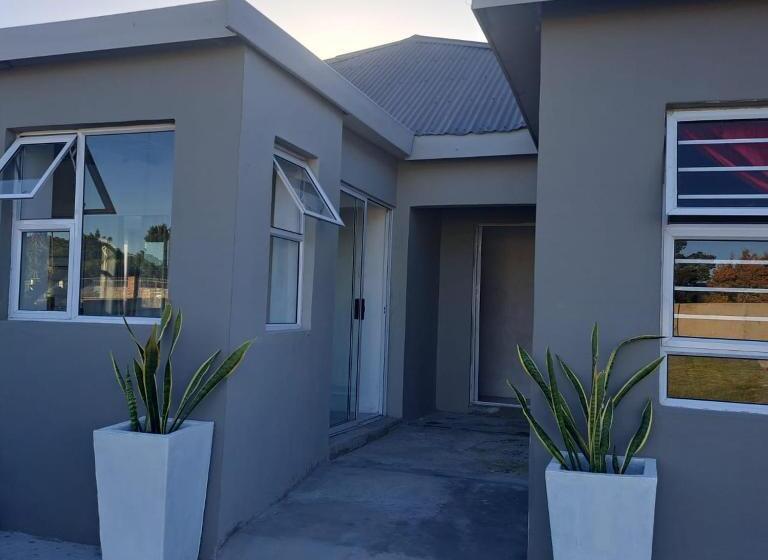 סטודיו משפחתי, Zufike Guesthouse