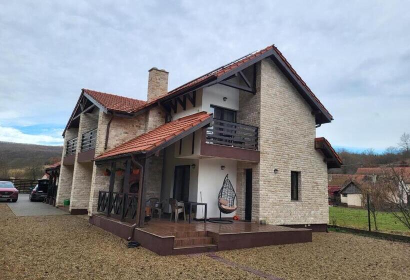 1ベッドルームハウス, Pensiunea Crenguța Fermecată