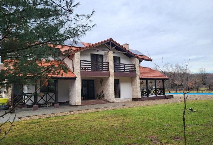 1ベッドルームハウス, Pensiunea Crenguța Fermecată