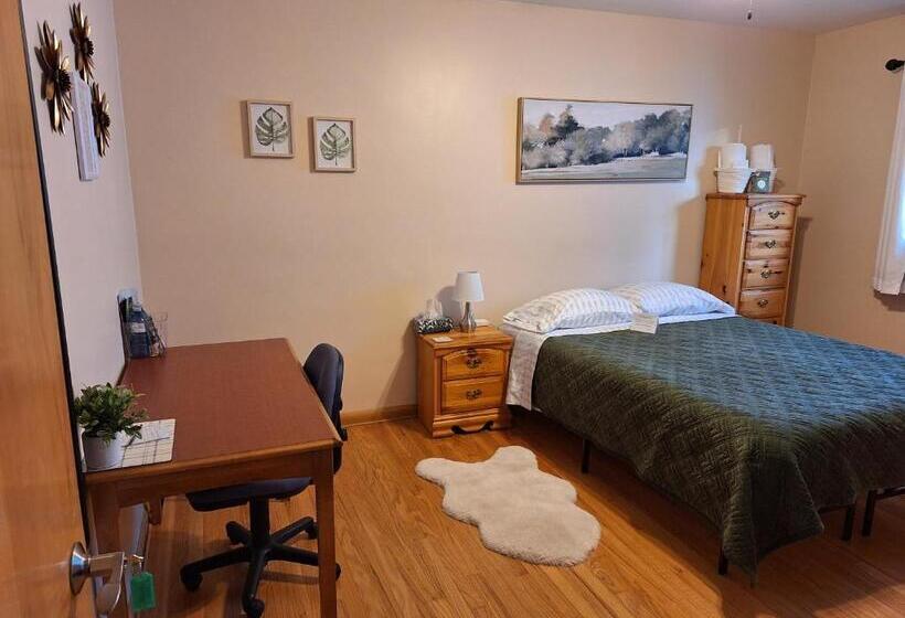 اتاق استاندارد با سرویس بهداشتی مشترک, The Resurgo Room   5 Min Walk To Moncton Hospital