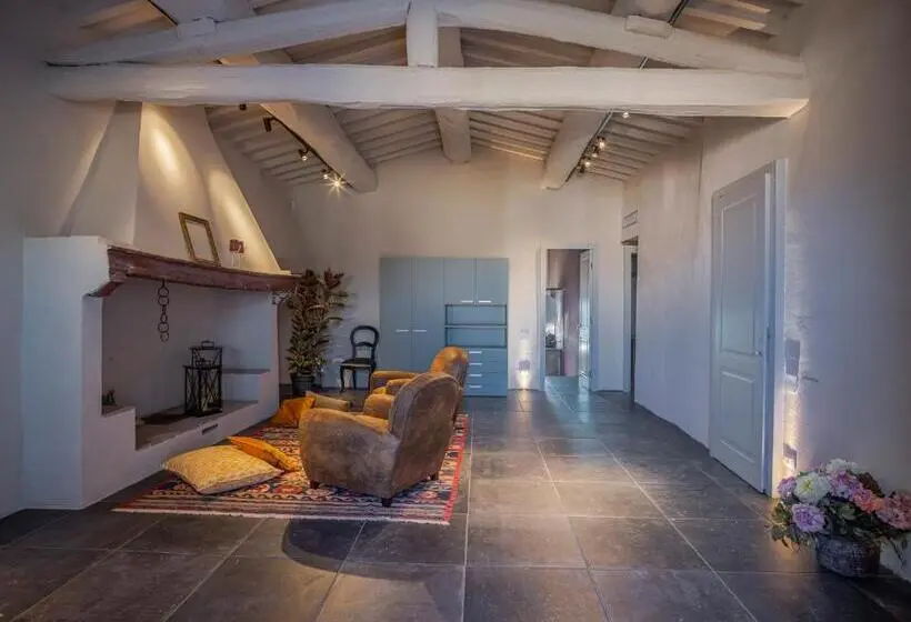 キングサイズベッドのデラックスルーム, Relais Borgo Elissa