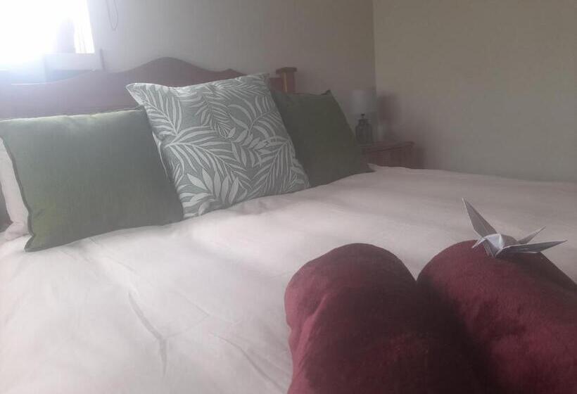 Talo 2 Makuuhuonetta, Cindywood Cottage Airbnb