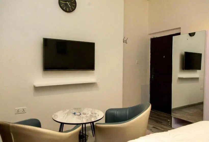 Quarto Deluxe, Brymac