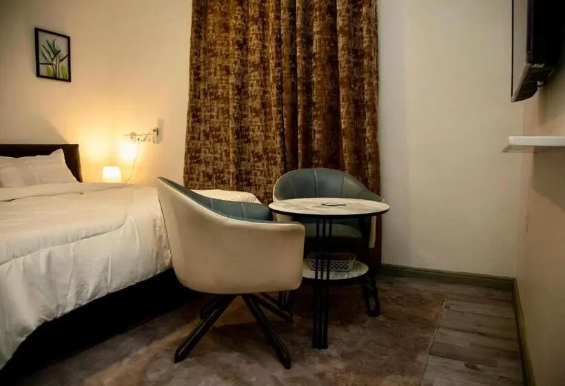 Quarto Deluxe, Brymac