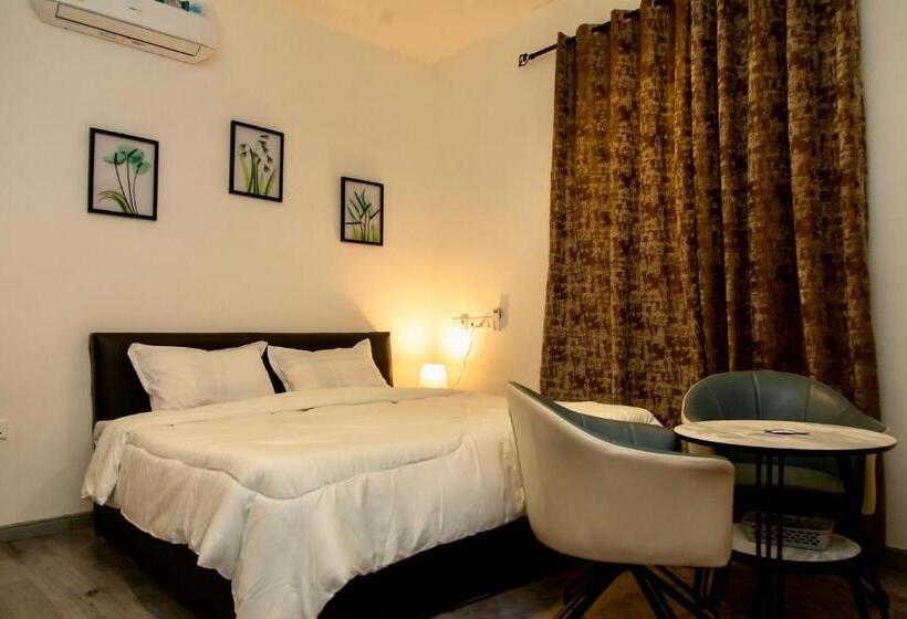 اتاق لوکس, Brymac