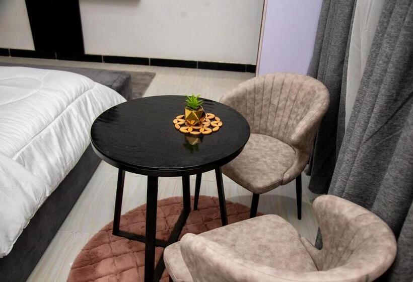 اتاق سوپریور, Brymac