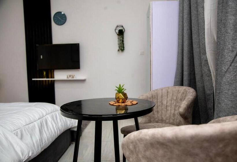 اتاق سوپریور, Brymac