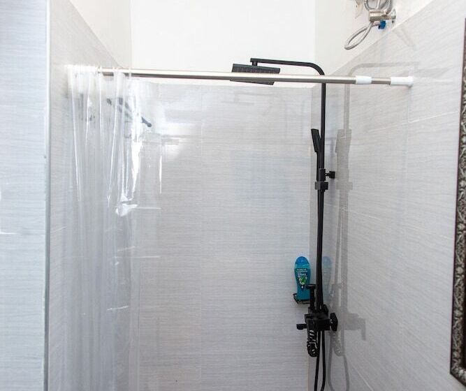 اتاق لوکس, Brymac