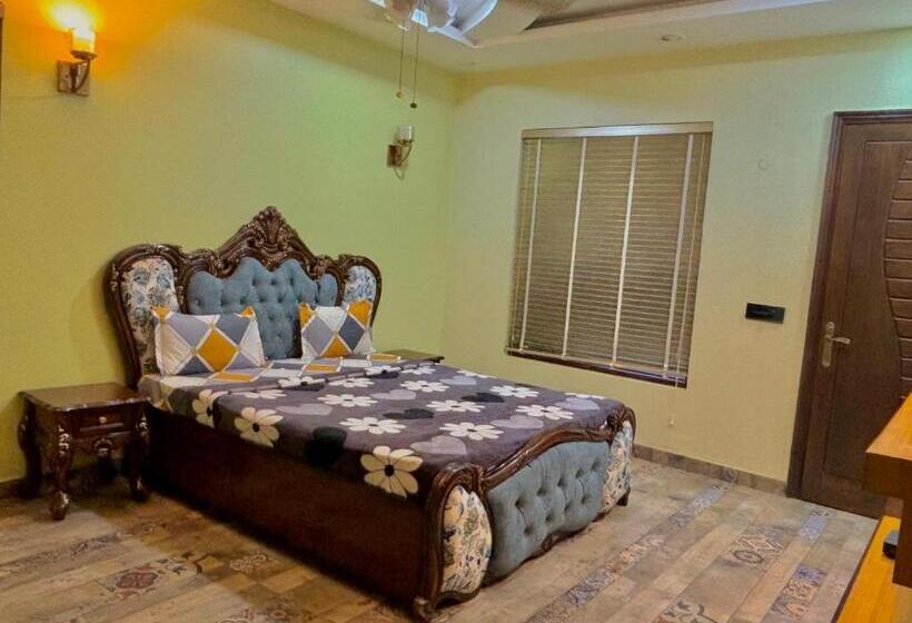 غرفة قياسية, Gurgaon Farmhouseparty Birthday Party