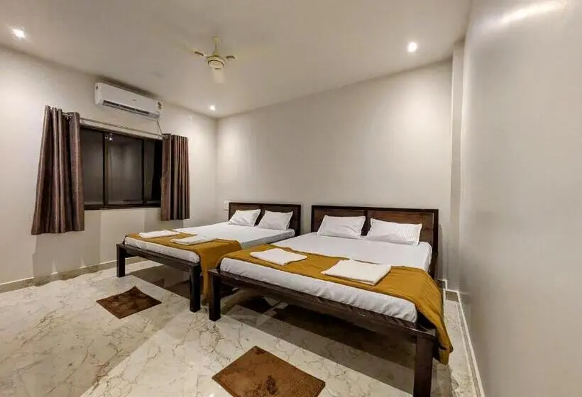 Chambre Quadruple Supérieure, Madhusudan Executive