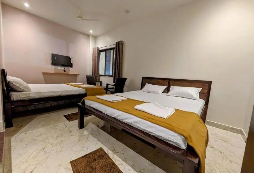 Chambre Quadruple Deluxe, Madhusudan Executive