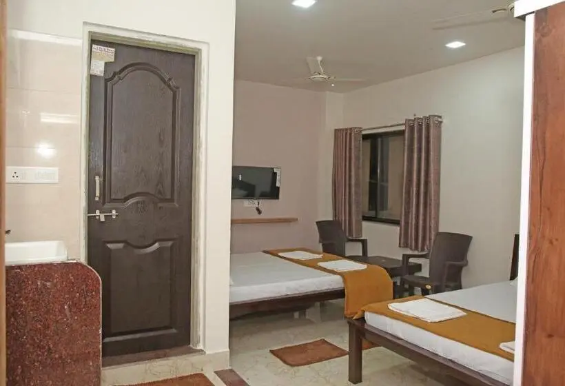 Chambre Quadruple Deluxe, Madhusudan Executive
