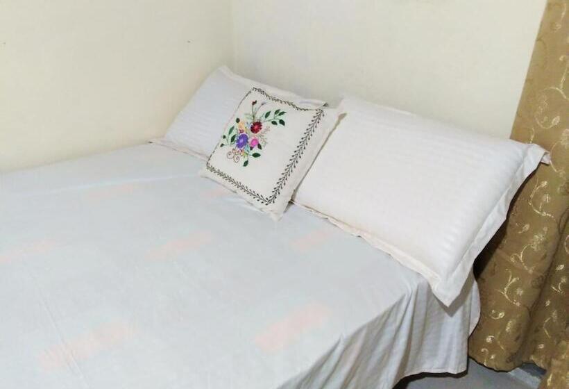 ファミリールーム, The Vintage Villa   Knuckles