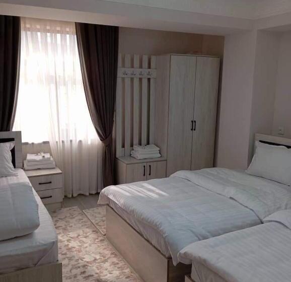 스탠다드 트리플 룸, Daniyar Guest House