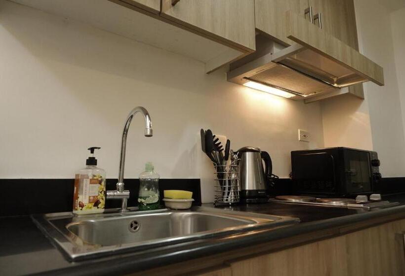 バルコニー付きデラックスルーム, Shore Residences Moa Dynastel Staycation