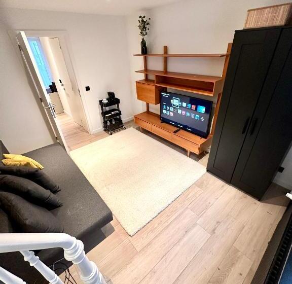 スタンダード４人部屋, Cozy Bed And Breakfast At European Commision