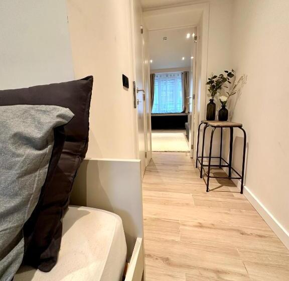 اتاق استاندارد چهار تخته, Cozy Bed And Breakfast At European Commision