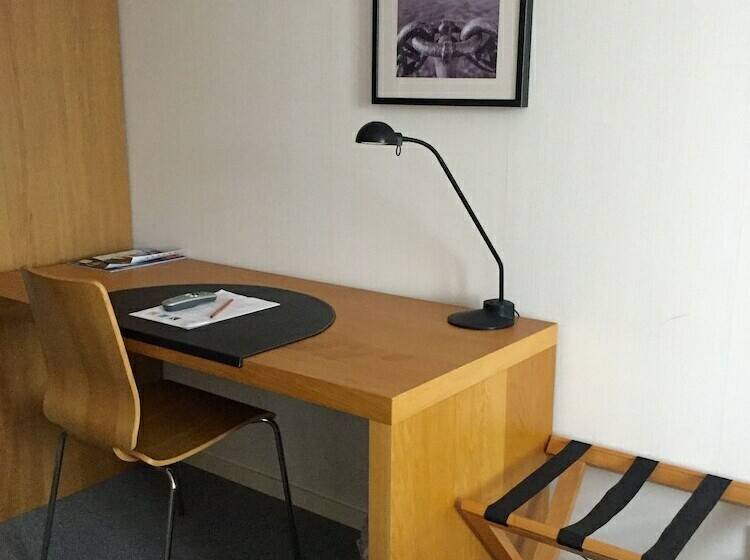 غرفة قياسية فردية, Adels