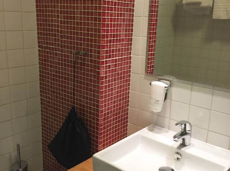 غرفة قياسية فردية, Adels