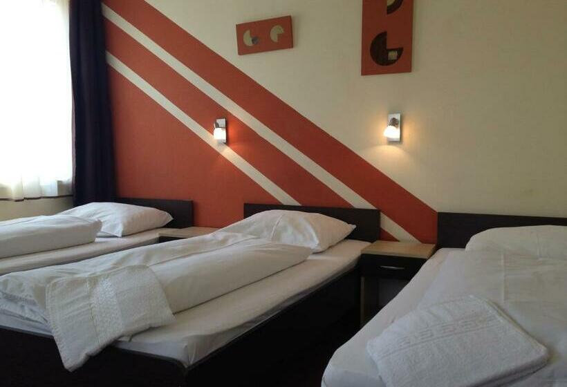 标准三人间, City Hotel Agoston