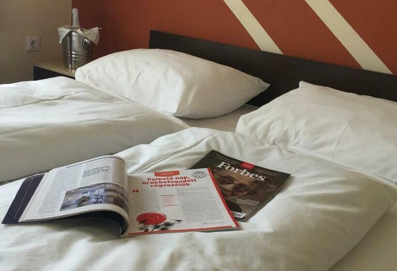 标准三人间, City Hotel Agoston