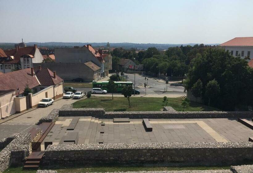 标准三人间, City Hotel Agoston