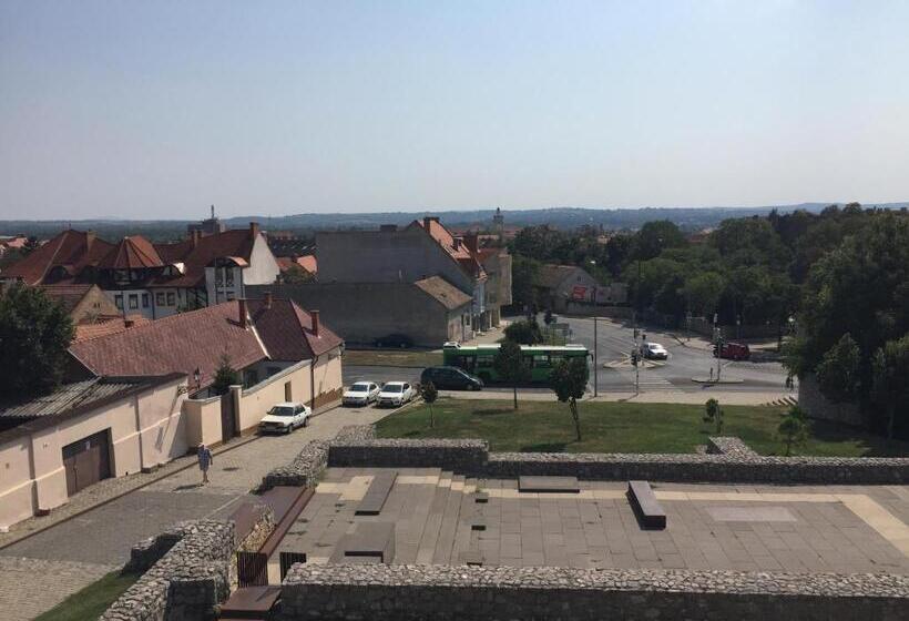 标准三人间, City Hotel Agoston