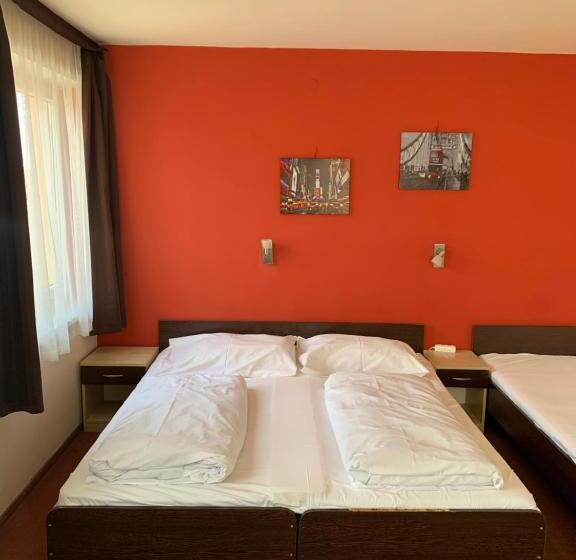 标准三人间, City Hotel Agoston