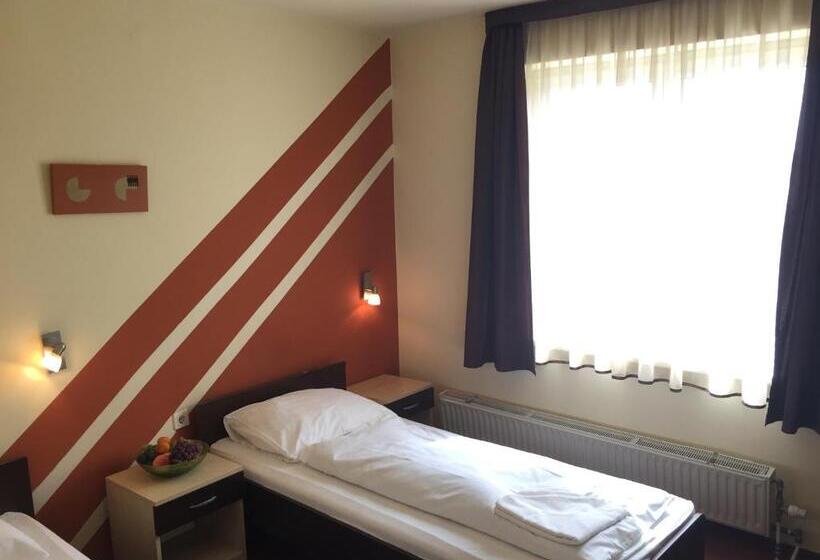 四人标准间, City Hotel Agoston