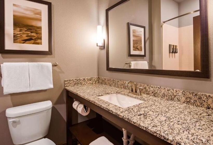 מיטת קינג בסוויטה, Best Western Plus Overland Inn