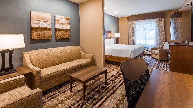מיטת קינג בסוויטה, Best Western Plus Overland Inn