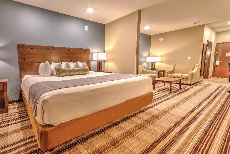 מיטת קינג בסוויטה, Best Western Plus Overland Inn
