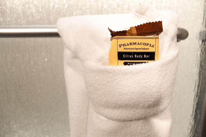 מיטת קינג בסוויטה, Best Western Plus Overland Inn