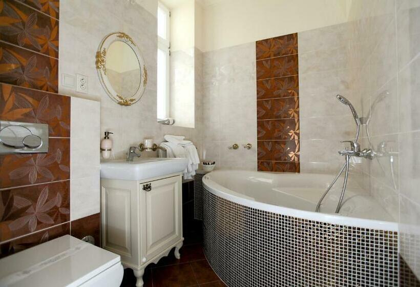 جناح, Golden Royal Boutique Hotel & Spa