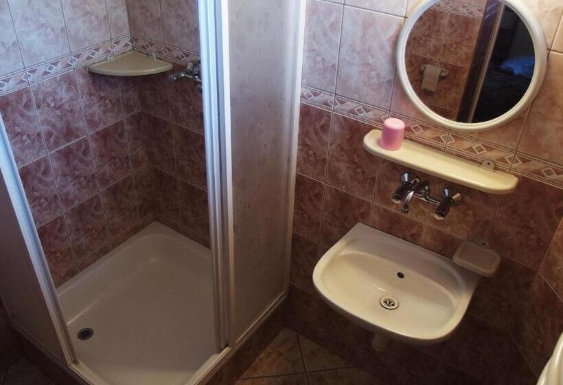 חדר סטנדרט יחיד, Ik Mazury