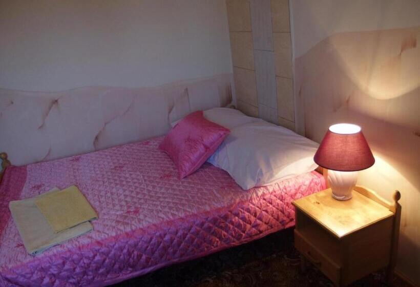 חדר סטנדרט יחיד, Ik Mazury