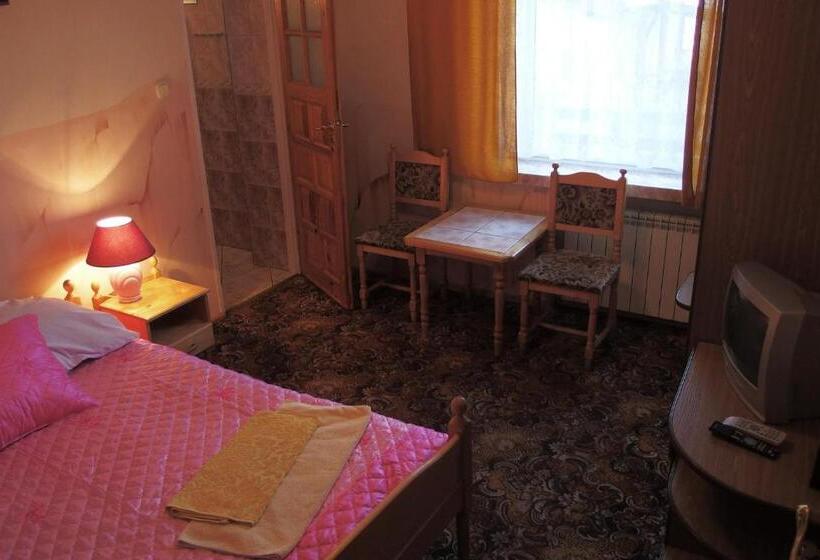 חדר סטנדרט יחיד, Ik Mazury