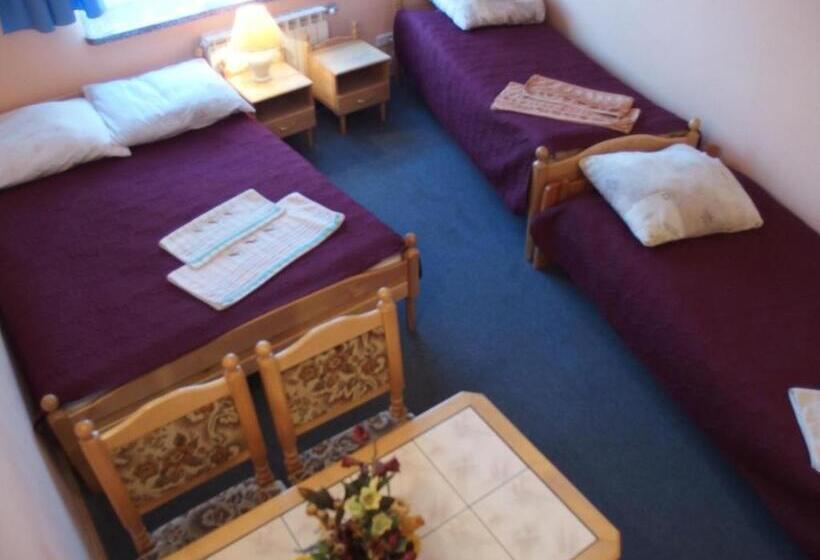 חדר סטנדרט לשלושה, Ik Mazury