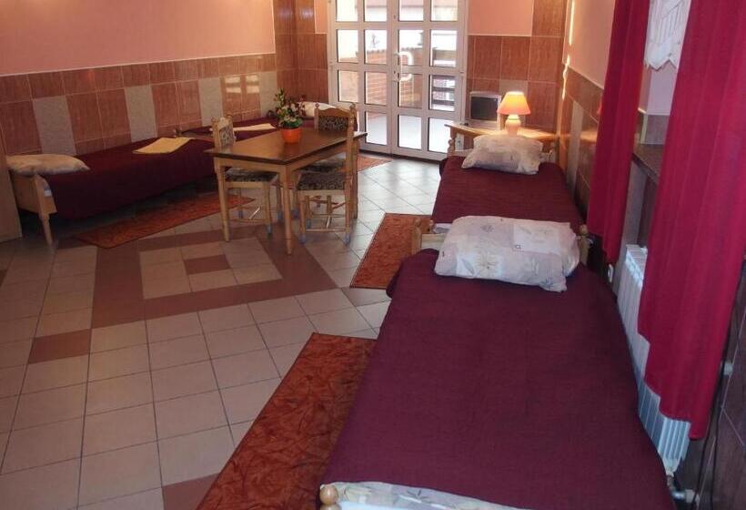 חדר סטנדרט לארבעה, Ik Mazury