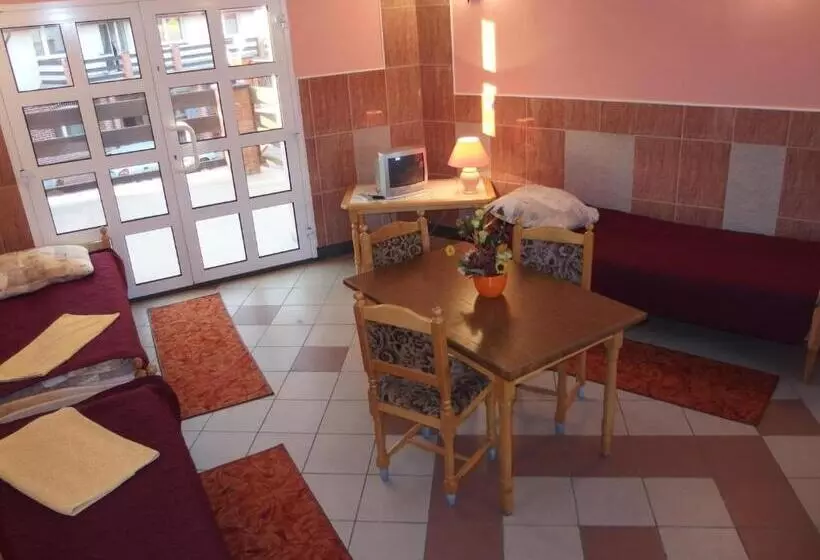 スタンダード４人部屋, Ik Mazury