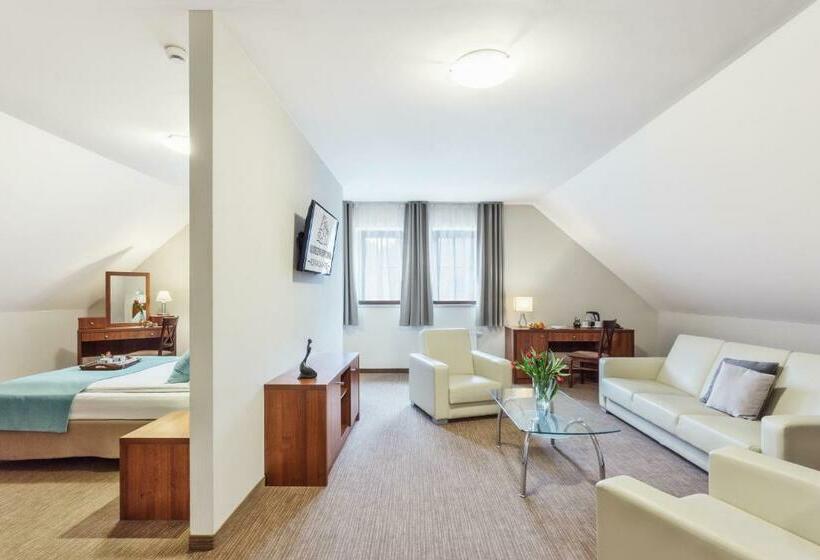 سوییت, Modrzewiowy Dwór