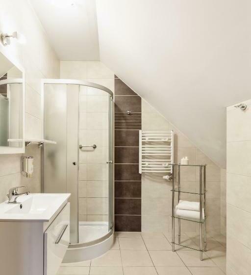 اتاق راحتی, Modrzewiowy Dwór