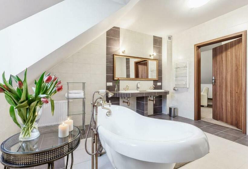 سوییت, Modrzewiowy Dwór