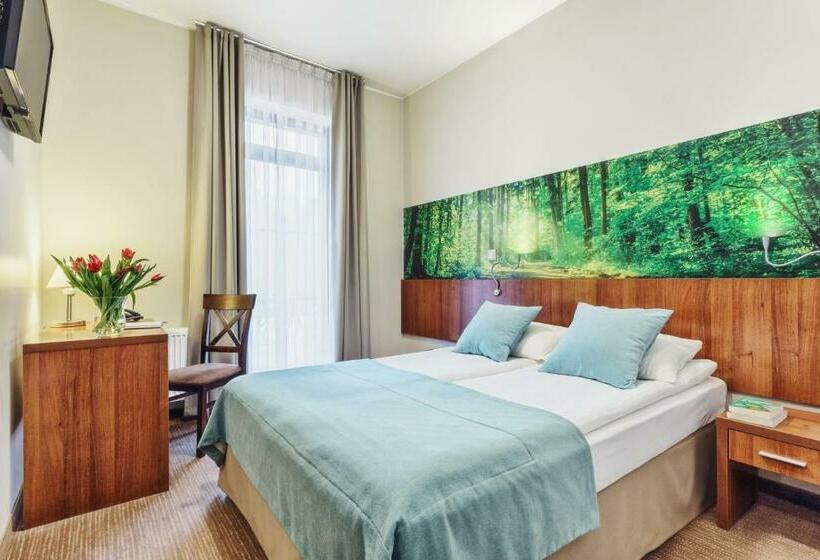 اتاق راحتی, Modrzewiowy Dwór