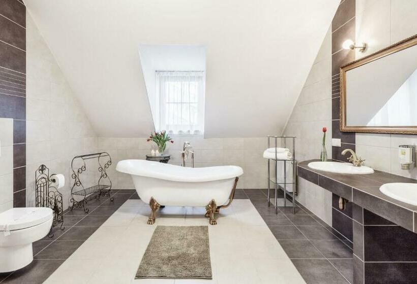 سوییت, Modrzewiowy Dwór