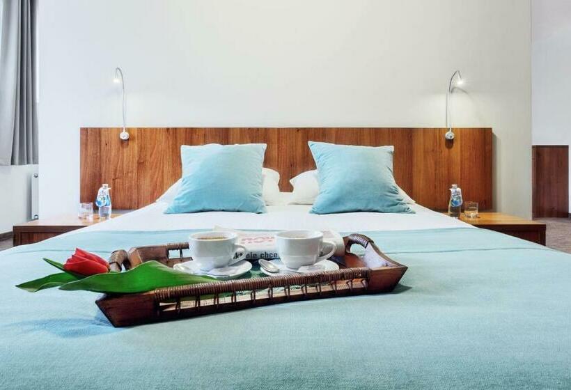 سوییت, Modrzewiowy Dwór